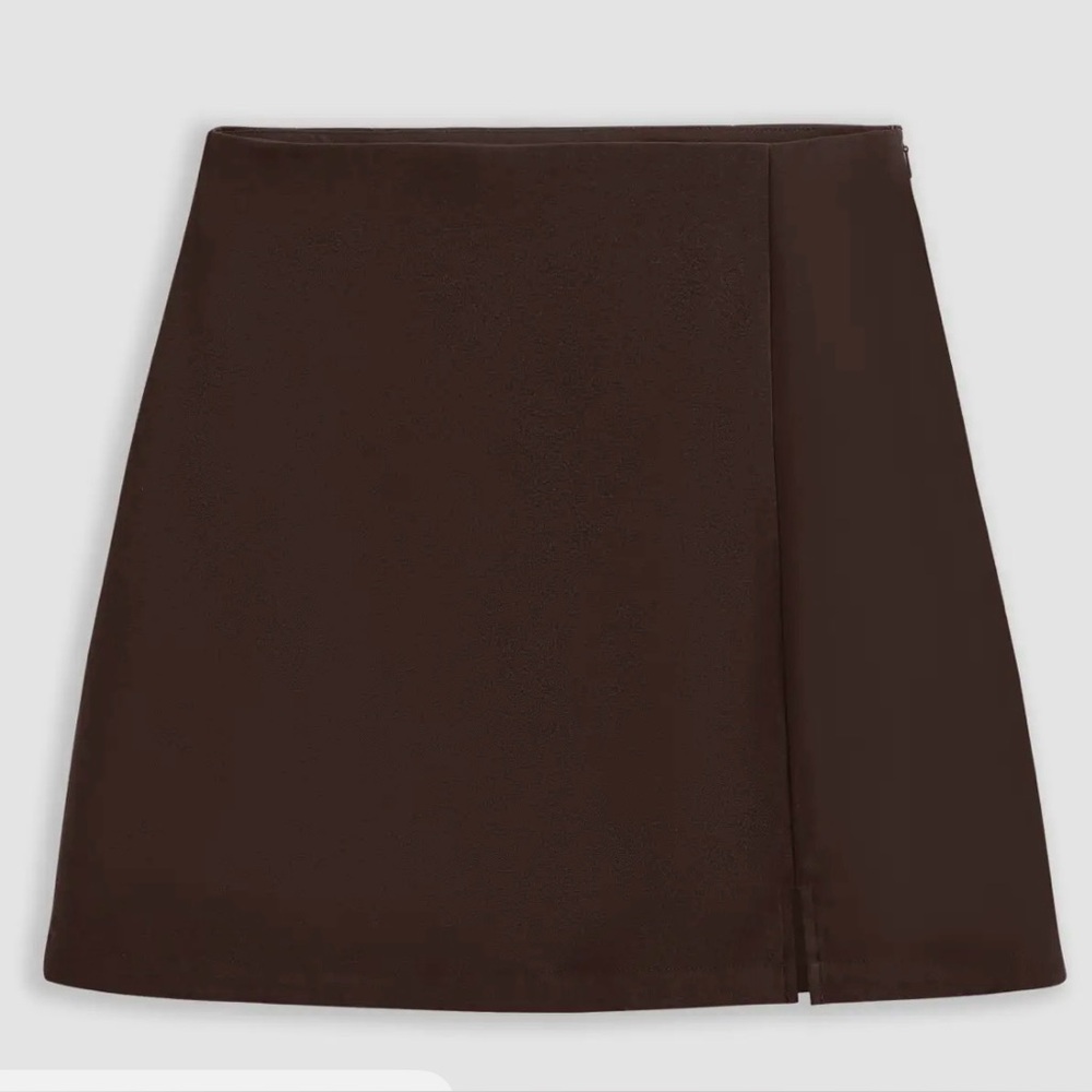 NWT! HIGH WAIST ZIP UP JUNIORS MINI SKIRT W/ A SLIT 2 1/2”LEFT LEG. 1-LG, 1-XL